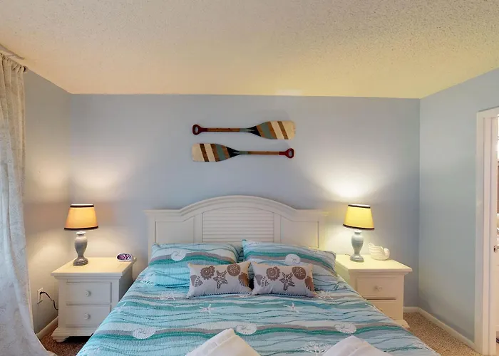 Beach hotel: Island Club Condos